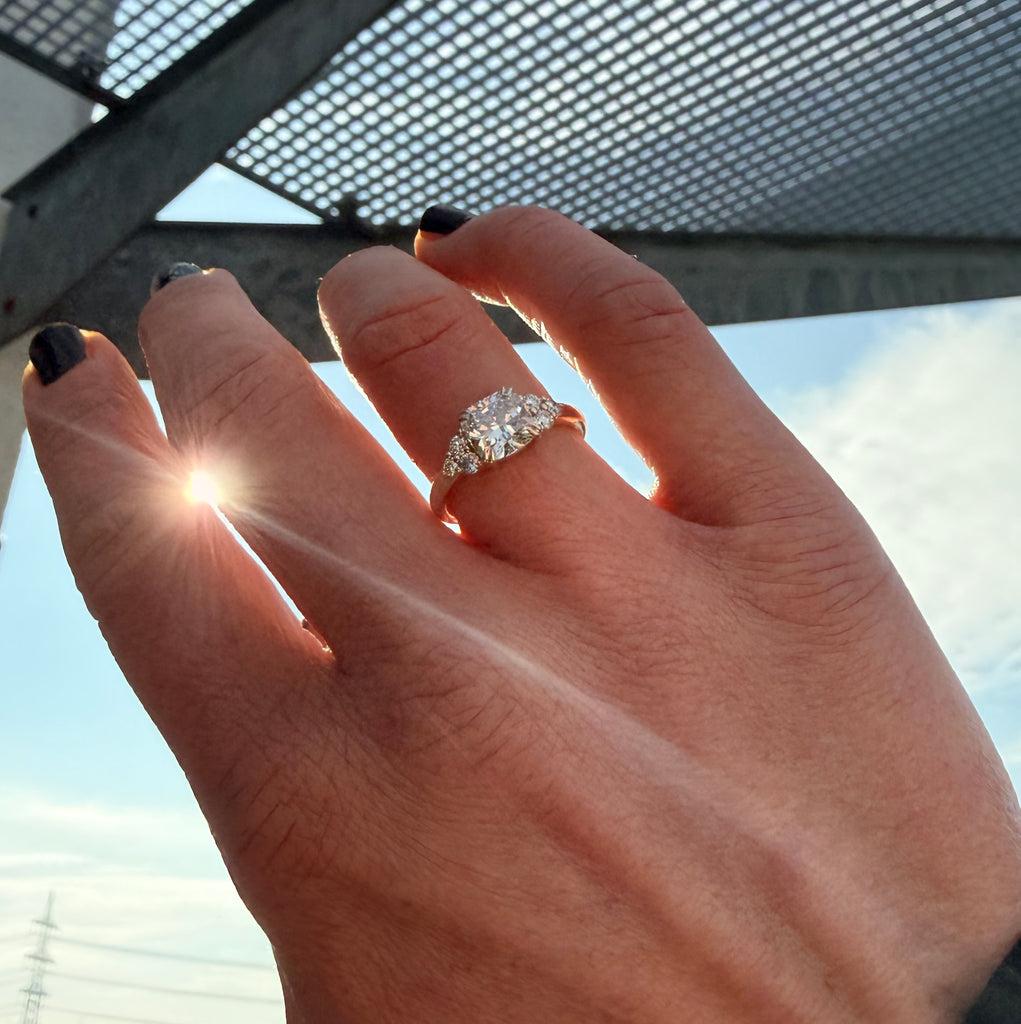 Cushion CARLOTTA Verlobungsring - MONANO Schmuckmanufaktur