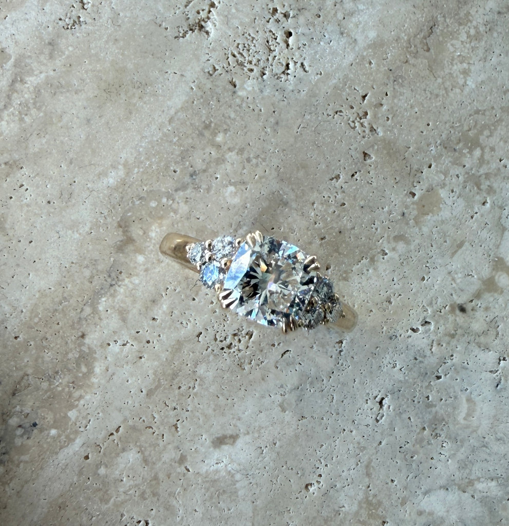 Cushion CARLOTTA Verlobungsring - MONANO Schmuckmanufaktur